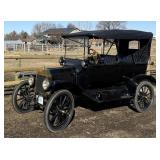 1915 Ford Model T Touring Car