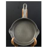 Griswold Victor #5 695 Cast Iron Skillet