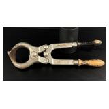 Bull Castrating Device
