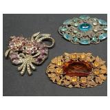 (3) Broches