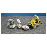4 porcelain decorative items