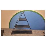 Triangle Shelf 28'ï¿½6'ï¿½27.5'