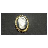 Vtg Goldtone Cameo Brooch