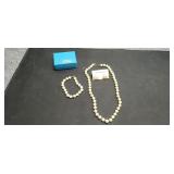 Vtg Pearl Like Necklace, Bracelet & Earring Set