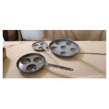 3) Vtg Graniteware Egg Pochhing Pans 6, 8 & 12'