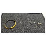 Vintage Fashion Jewelry Pieces