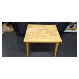 Wood Table 24'ï¿½20'ï¿½20' tall