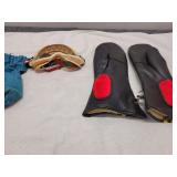 Snowboarding mittens/goggles/goggles case