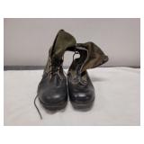 Mens leather green and black combat boots