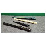 3 plastic flutes