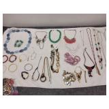 Bag of assorted jewelry/necklaces
