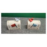 Decorative mailbox salt and pepper shakers