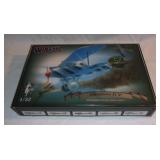 2009 1:32 scale airplane model kit.