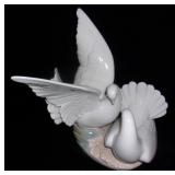 Vintage Lladro doves figurine.
