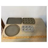 Baking sheets muffin tins