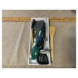 Miscellaneous kitchen utensils