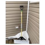 Snow shovel