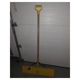 Big max snow shovel