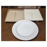 Microwave bacon cookers 2ct and a plater