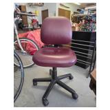 Leather swival adjustable desk chair