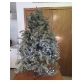 Christmas tree 4ft lighted