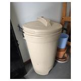 Rubbermaid garbage can