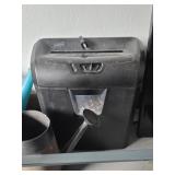 Staples paper shredder