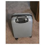 Pinnacle suit case small with wheels