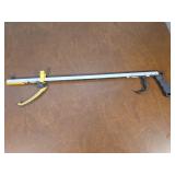 Extended arm grabber