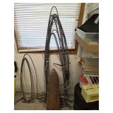 Wire and wood fur stretchers