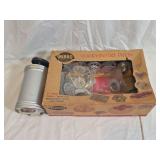 Mirro Cooky-Pastry Press with Box and Accessories