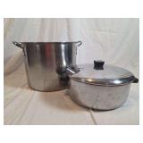 Two Aluminum Cookware Pots with Lid and Plastic Handles