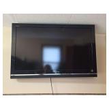 Sony Bravia 40-Inch LCD Digital Color Television Model KDL-40S504 with Wall Mount and Remote Control