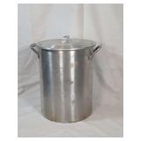 Commercial Aluminum Stock Pot with Lid, 30-Quart Capacity