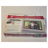 GiiNii 8-Inch Widescreen Digital Picture Frame Slim Flat Panel Design